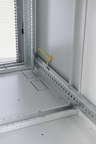 Шкаф серверный напольный 45U (600x1000) дверь перфорированная 2 шт. от компании Гринпоинт