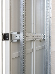 Шкаф серверный напольный 45U (600x1200) дверь перфорированная 2 шт. от компании Гринпоинт