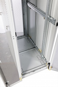 Шкаф серверный напольный 42U (600x1000) дверь перфорированная 2 шт. от компании Гринпоинт